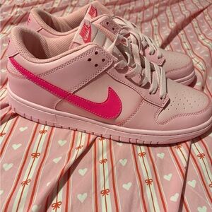 NikeSneakers in Light and Hot Pink